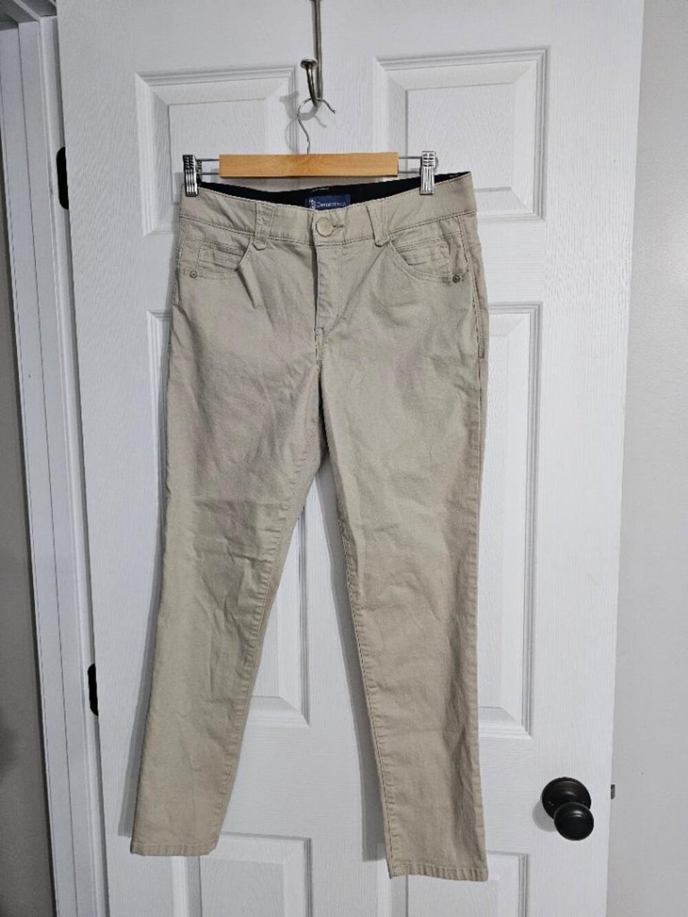 Democracy Ab solution Khaki tan pants sz 6 stretchy